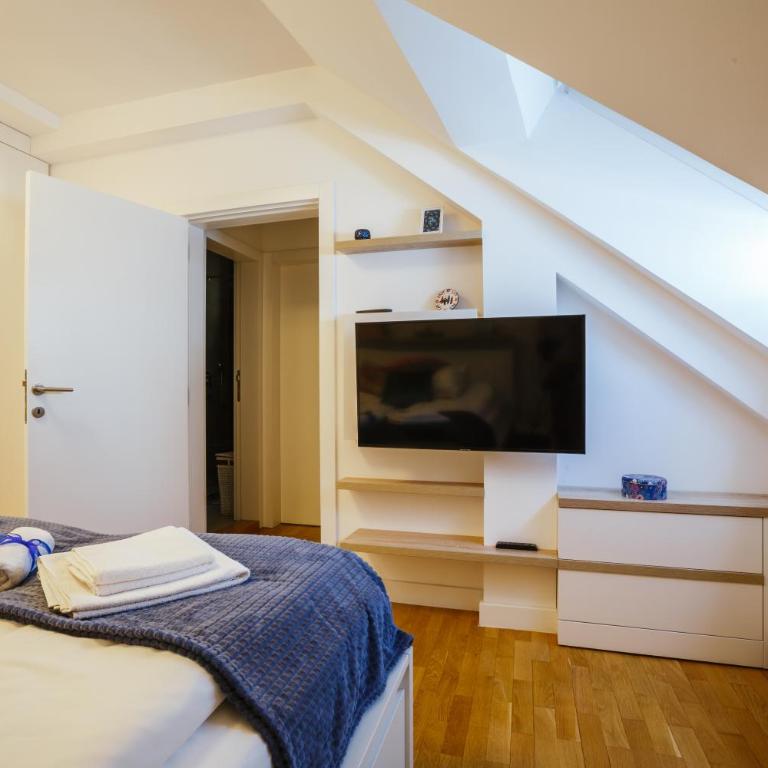 Green Duplex - Two-Bedroom Apartment - 27