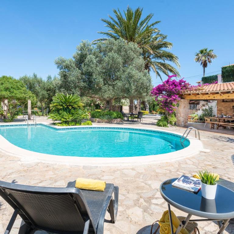 NEW! Can Malondra, villa para 8 con piscina y jardines - Villa with Private Pool - 2
