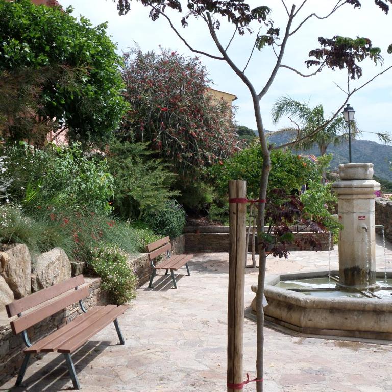 T2 Terrasse, Bormes Les Mimosas La Faviere, 5 Pers, 5 mn à pieds des plages et commerces - Appartement 1 Chambre - 25