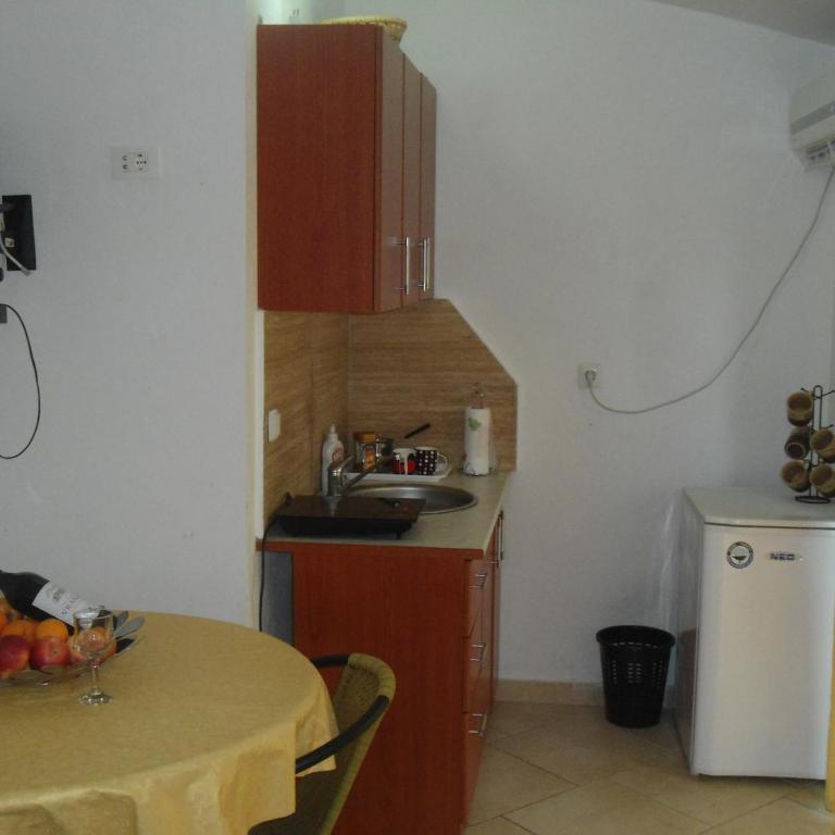 Apartments Pekic - Apartment with Balcony - 9