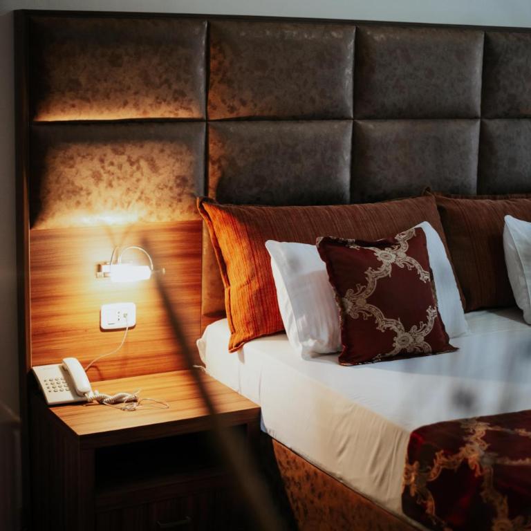 Hotel Lion - Dvokrevetna Soba sa Bračnim Krevetom - 1