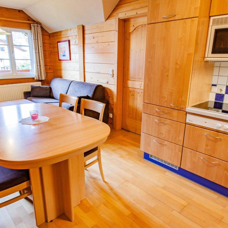 Gästehaus Hartweger - Apartment mit 1 Schlafzimmer, Balkon und Bergblick - 5