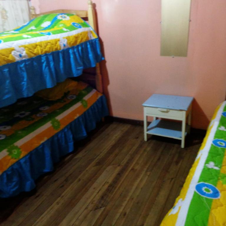 Hostal Yumbo Imperial - Habitación Triple con baño compartido - 3