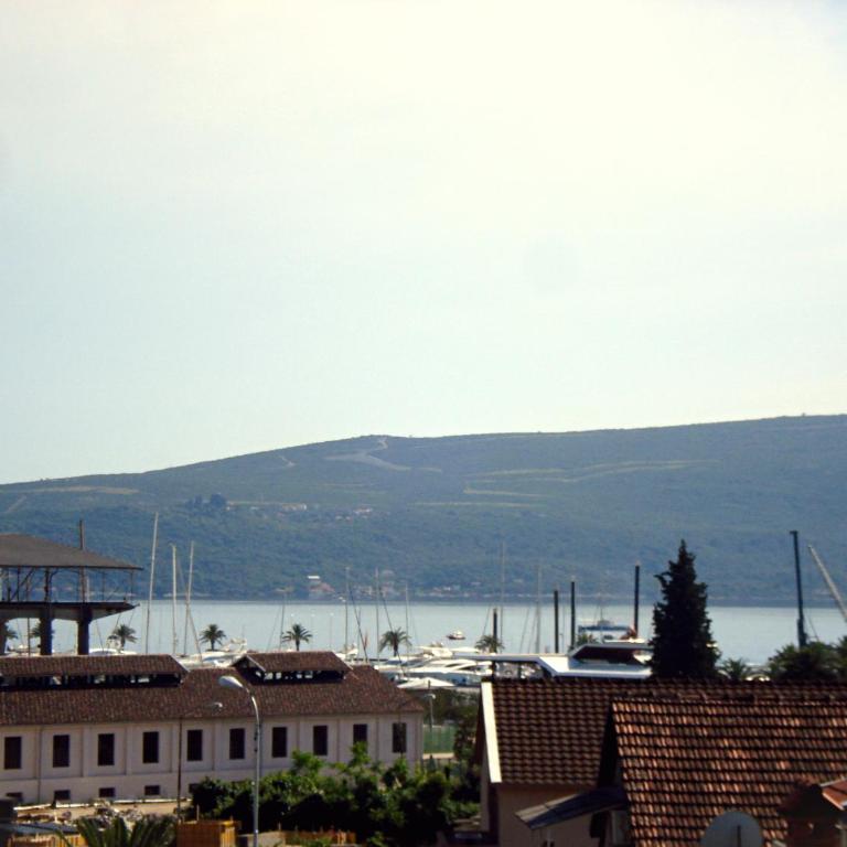 Porto View Three-Bedroom Duplex - One-Bedroom Apartment - 1