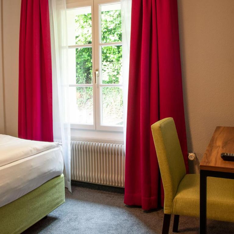 Hotel Seeburg - Dreibettzimmer mit Blick auf den Wald - 2