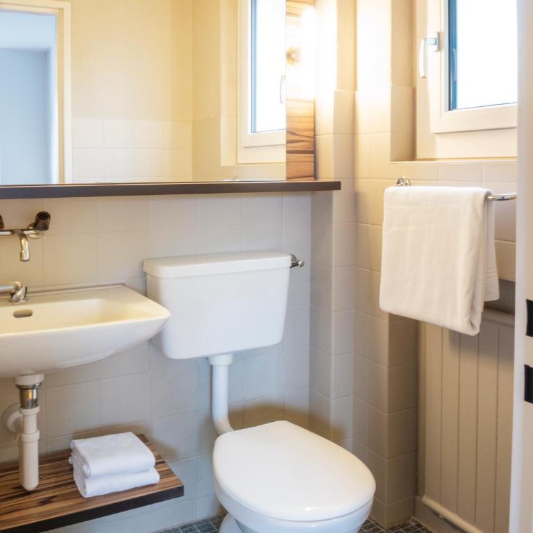 Hotel Seeburg - Doppelzimmer mit Waldblick - 3