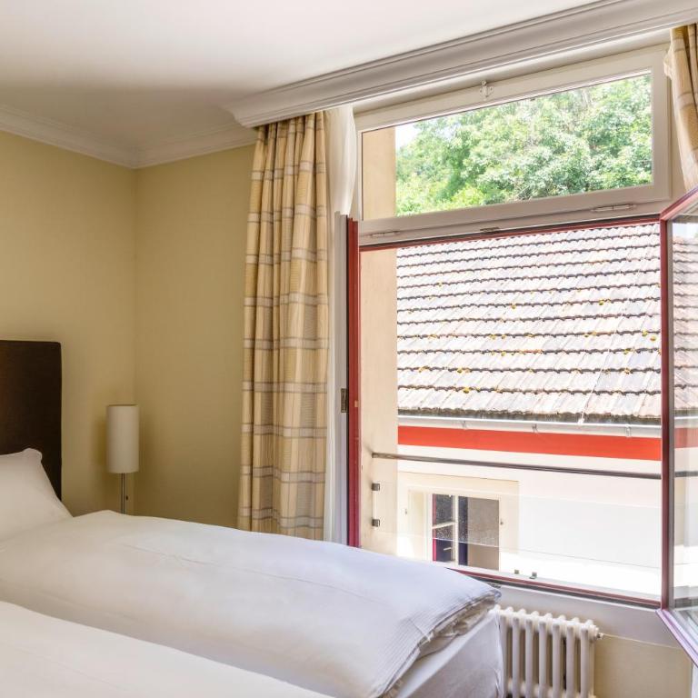 Hotel Seeburg - Doppelzimmer mit Waldblick - 8