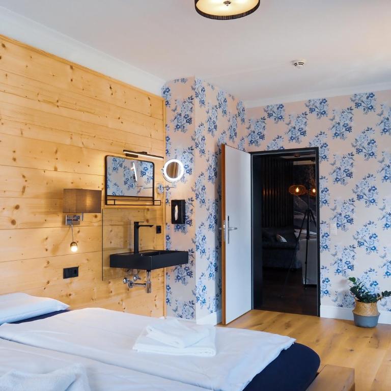 Design Hotel ALPENLIEBE - - - - Boutique-Flair - - - - - Suite mit Kingsize-Bett mit Whirlpool - 15