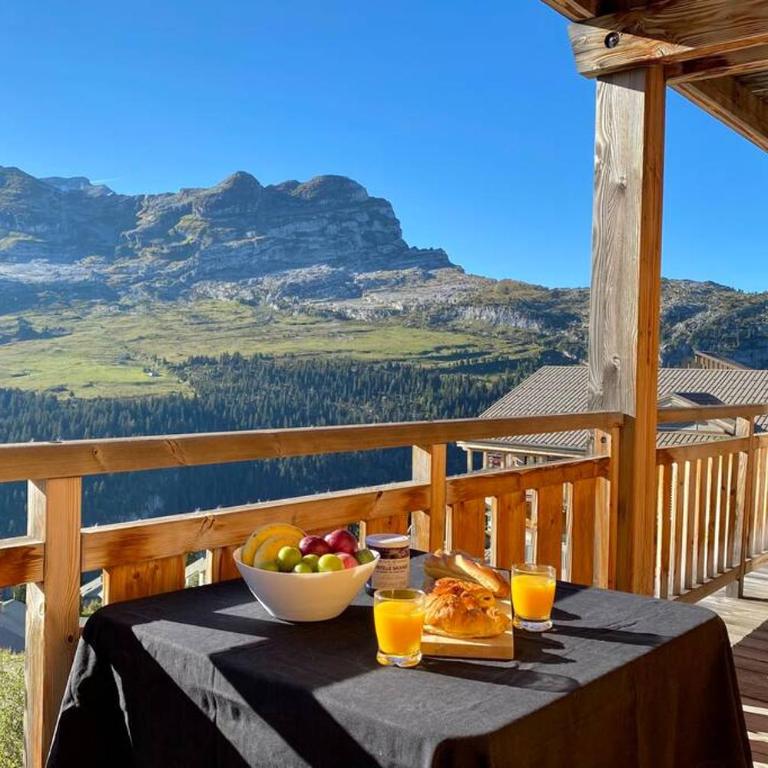 Vue panoramique sur les montagnes plein Sud - T2 Skis aux pieds, Piscine & Spa - Appartement 1 Chambre - 32