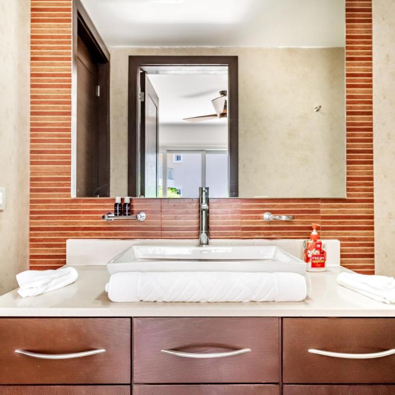 Gorgeous Ocean Front Apartment Casa Shell condo - Two-Bedroom Apartment - 32
