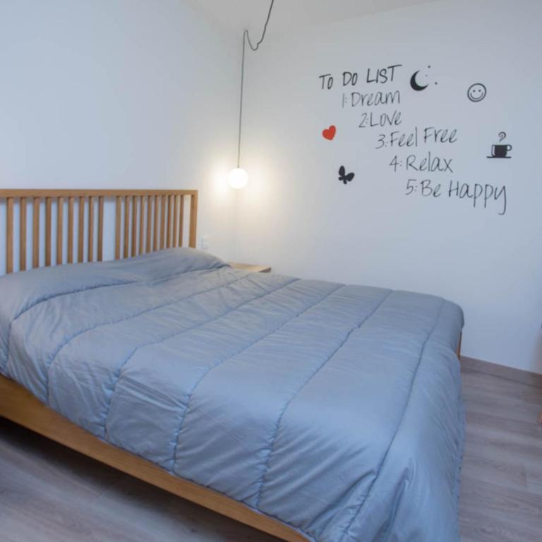 Apartamentos El Pilar - Habitación con cama grande - 8