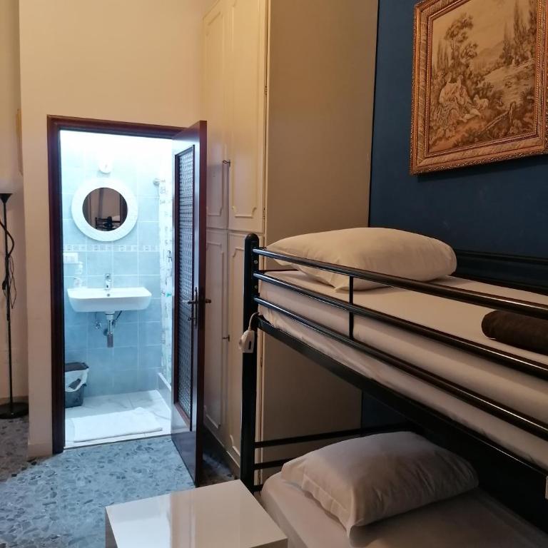 Dream Destination Rome - Camera Tripla Economy con Bagno in Comune - 5