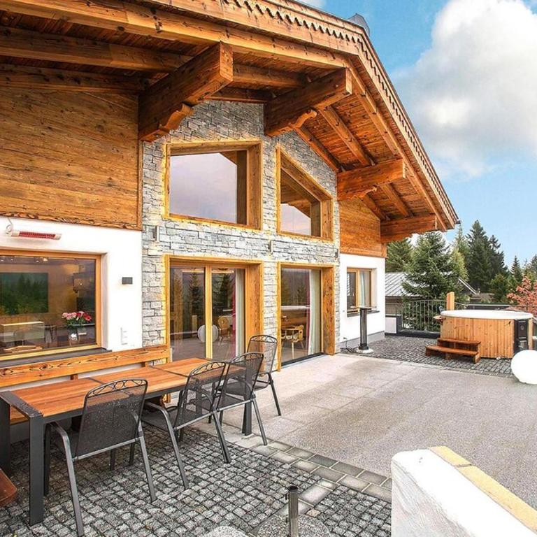Chalet in Königsleiten with Mountain Views & Spa - Superior Chalet - 1