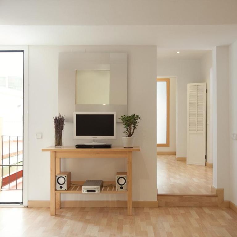Homenfun Barcelona Montjuic - Two-Bedroom Apartment - 4