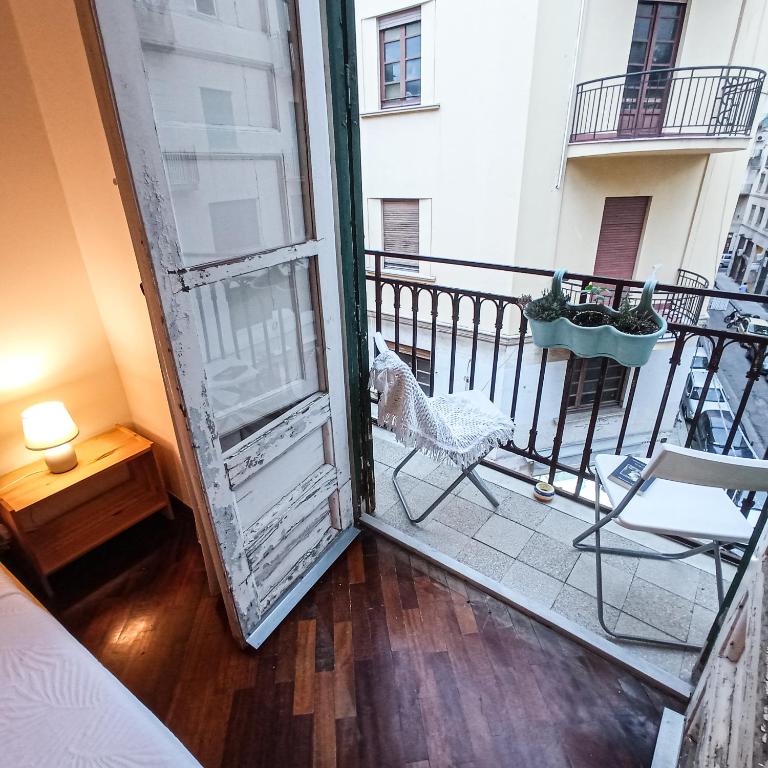 B&B Bandiera 77 - Quadruple Room with Balcony - 5