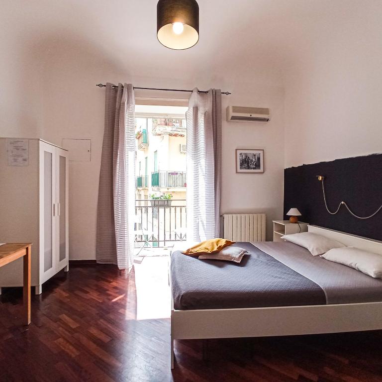 B&B Bandiera 77 - Triple Room with Balcony - 2