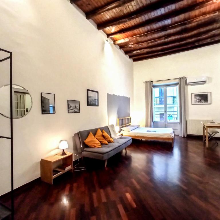 B&B Bandiera 77 - Quadruple Room with Balcony - 6