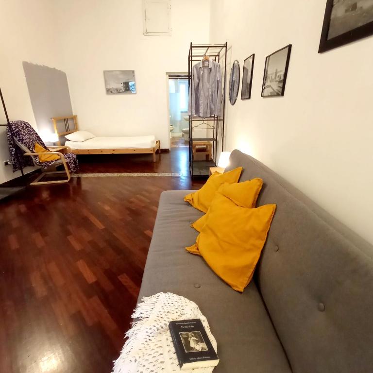 B&B Bandiera 77 - Quadruple Room with Balcony - 8