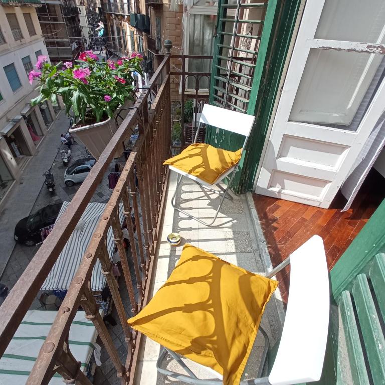 B&B Bandiera 77 - Triple Room with Balcony - 3