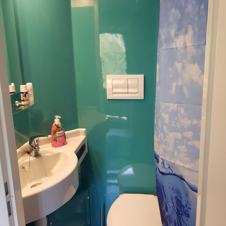 Tattoo PENSION mit Restaurant und Tattoo-Studio - Doppelzimmer mit Balkon - 3