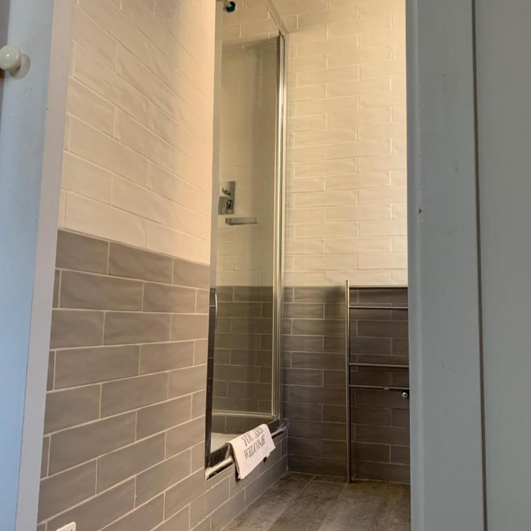 EMI's Guest House - Double Room - 9