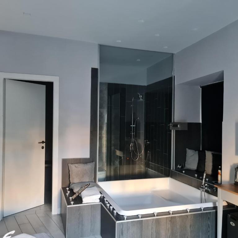 ESPOSITO PLAZA- ROOMS & SUITE - Junior Suite con Piscina Privata - 3