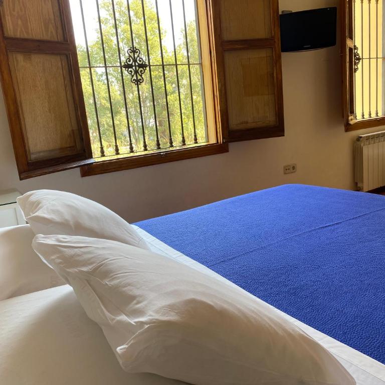 Hostal Moscatel - Superior King Room with Sofa - 2