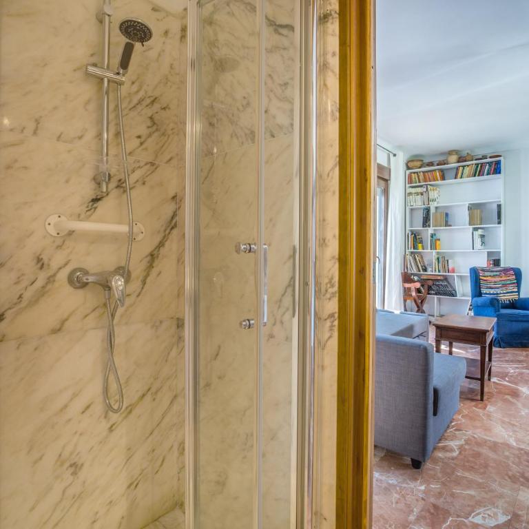 Apartamento con patio cordobés en San Basilio & Parking - Apartamento de 2 dormitorios - 16