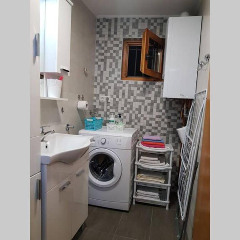 Apartman sa garažom i internetom - One-Bedroom Apartment - 16