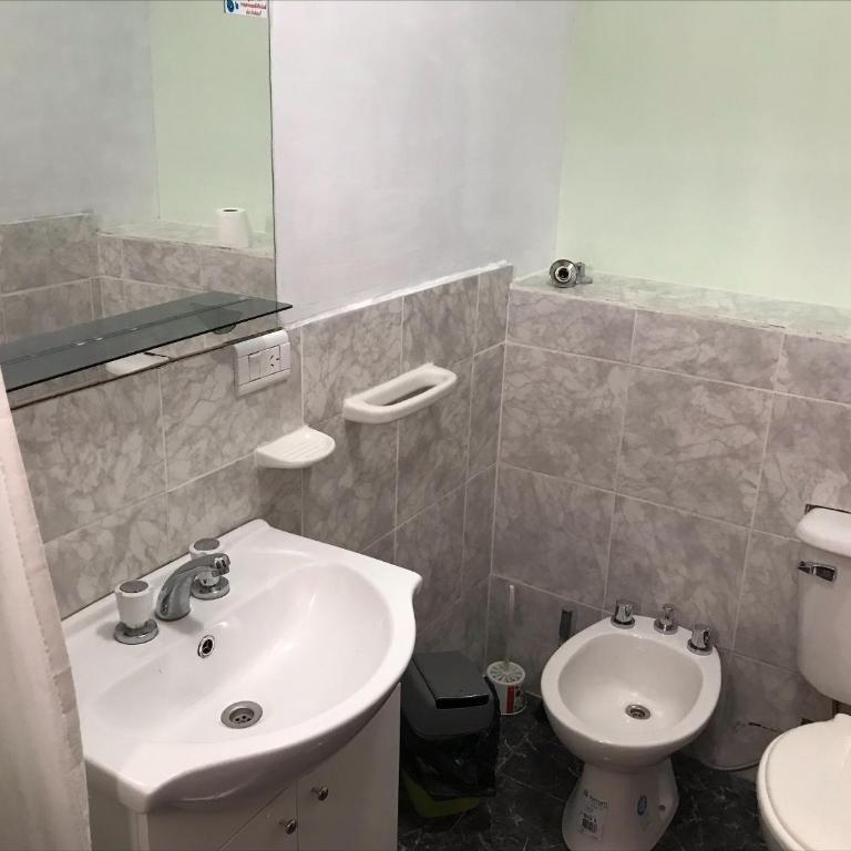 Apart Eva Luna Departamentos y Habitaciones con baño privado - Habitación Doble - 5