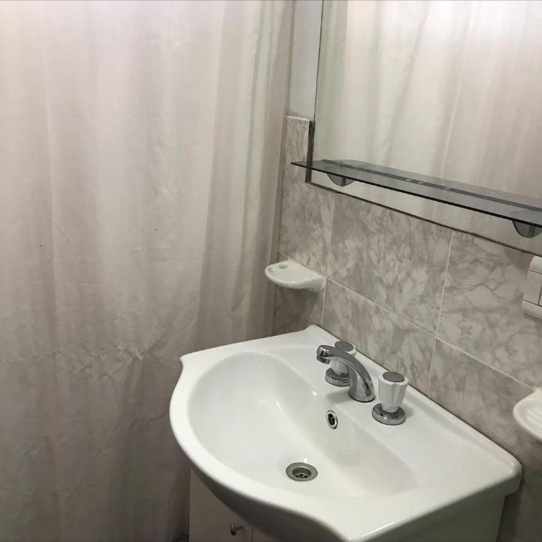 Apart Eva Luna Departamentos y Habitaciones con baño privado - Double Room - 4