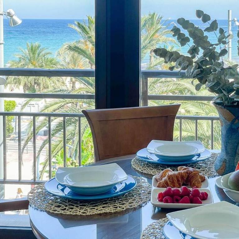 Vistas de ensueño a 1 min andando del Postiguet - Three-Bedroom Apartment - 1