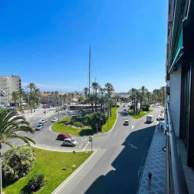 Vistas de ensueño a 1 min andando del Postiguet - Three-Bedroom Apartment - 10
