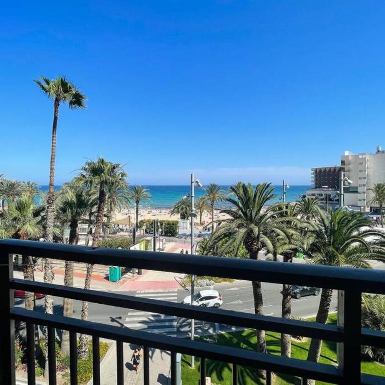 Vistas de ensueño a 1 min andando del Postiguet - Three-Bedroom Apartment - 12