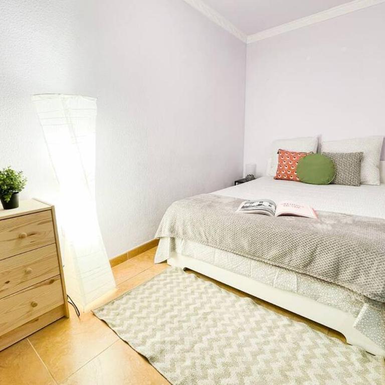 Coqueto y amplio apartamento a 15 min de la playa - Three-Bedroom Apartment - 15
