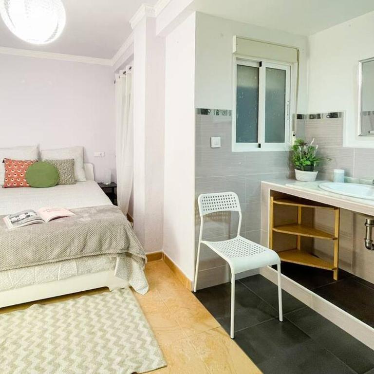 Coqueto y amplio apartamento a 15 min de la playa - Three-Bedroom Apartment - 17
