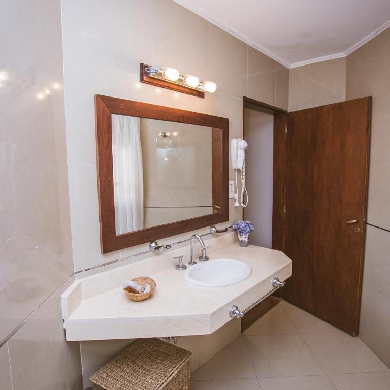 Río Arriba Suites & Apartments & Restó - Habitación Triple Estándar - 11