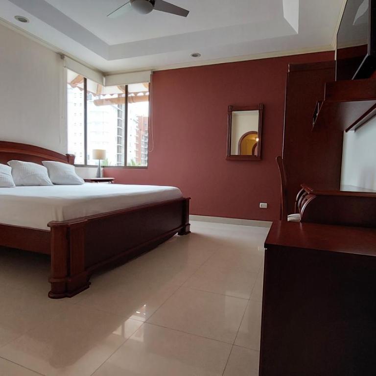 Hotel Voyager Manta - Habitación con cama extragrande y vistas al mar - 2