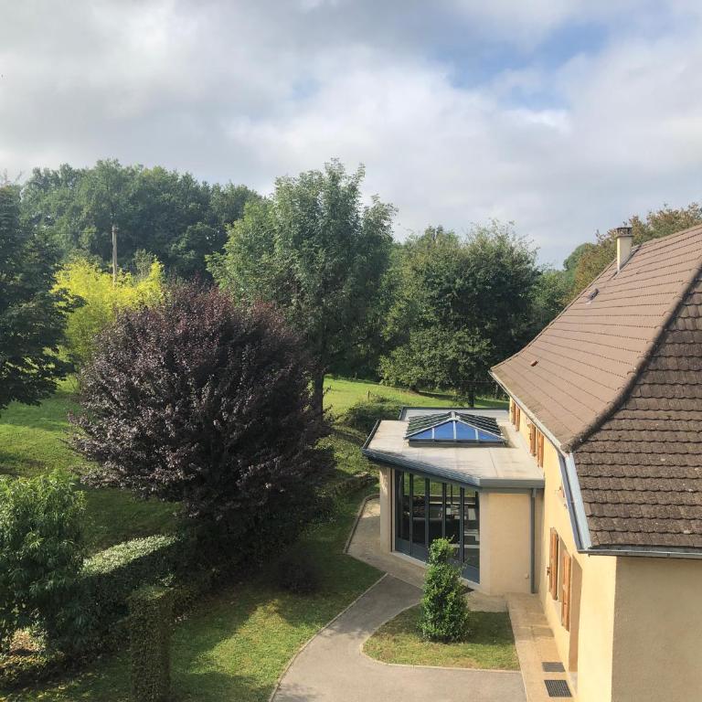 Havre de paix et de verdure proche Walibi et A43 - 4 étoiles - Maison 3 Chambres - 24