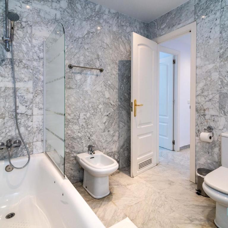 Puerto Banús Finest 2-BDRM apt - 50 metres to Beach - Apartamento de 2 dormitorios - 28