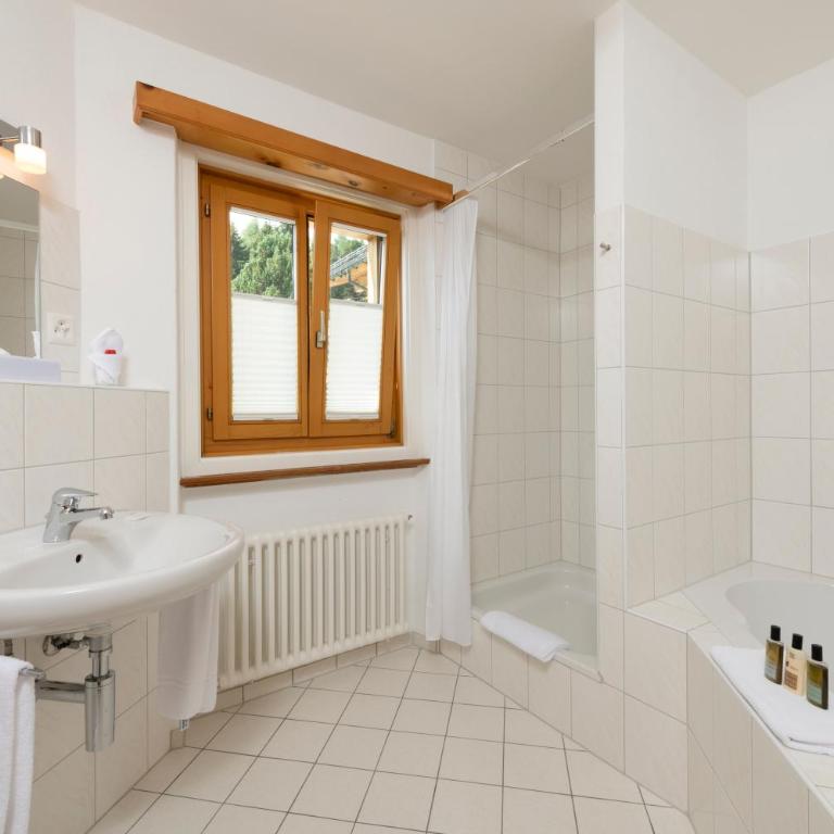 Berghotel Randolins - Suite mit Seeblick - 14