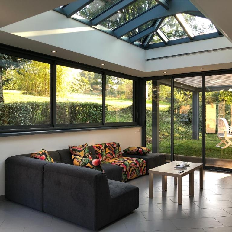 Havre de paix et de verdure proche Walibi et A43 - 4 étoiles - Maison 3 Chambres - 1