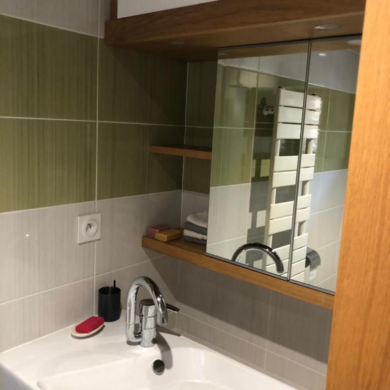 Havre de paix et de verdure proche Walibi et A43 - 4 étoiles - Maison 3 Chambres - 8
