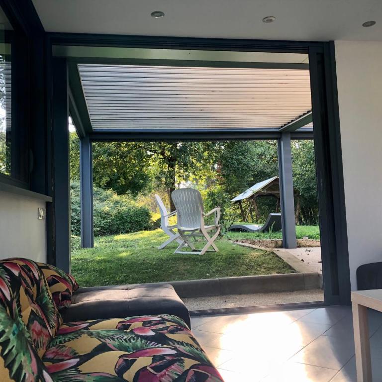 Havre de paix et de verdure proche Walibi et A43 - 4 étoiles - Maison 3 Chambres - 9