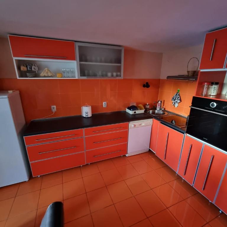 Large, Spacious Apartment Voždovac - Apartman sa 2 Spavaće Sobe - 3