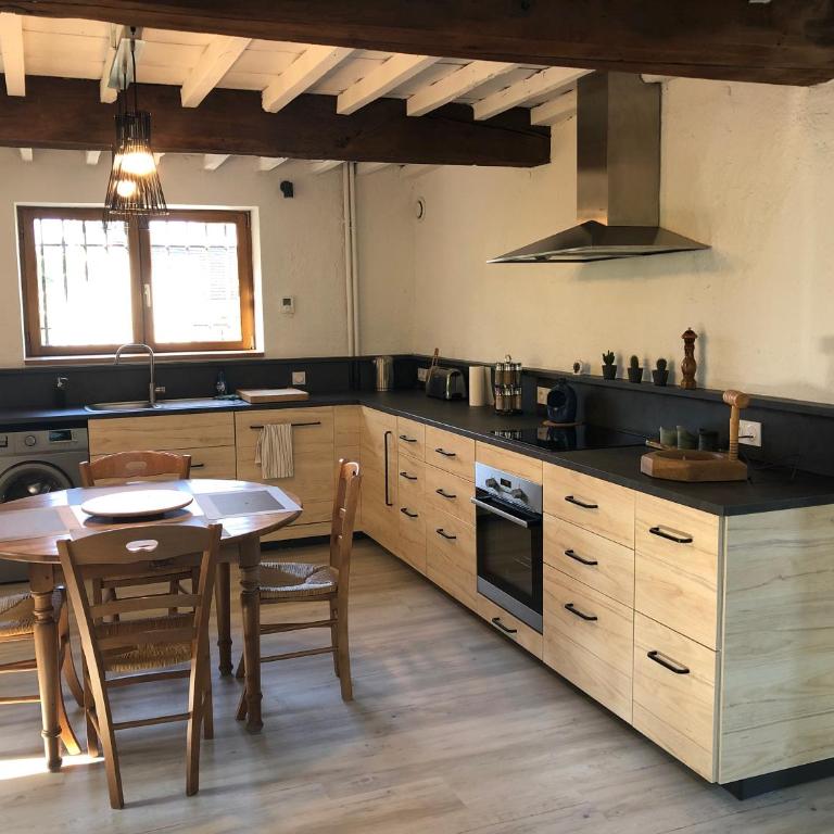 Havre de paix et de verdure proche Walibi et A43 - 4 étoiles - Maison 3 Chambres - 4