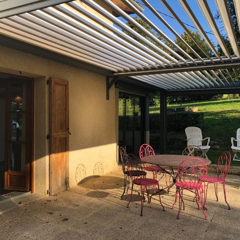 Havre de paix et de verdure proche Walibi et A43 - 4 étoiles - Maison 3 Chambres - 3