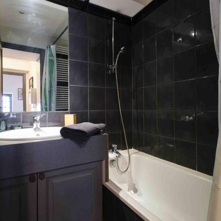 CENTRE VILLE Appartement 75m2, avec 3 chambres - Three-Bedroom Apartment - 12