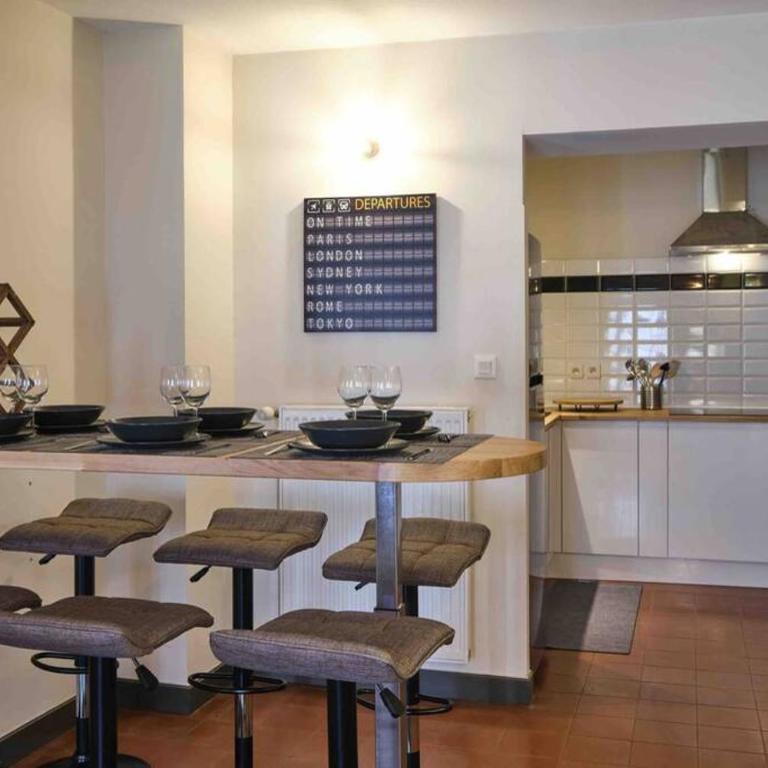 CENTRE VILLE Appartement 75m2, avec 3 chambres - Three-Bedroom Apartment - 6