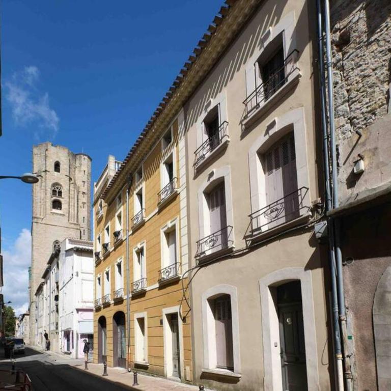 CENTRE VILLE Appartement 75m2, avec 3 chambres - Three-Bedroom Apartment - 14